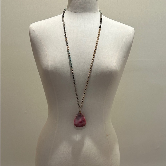Jewelry - Elegant Pink Pendant Necklace
